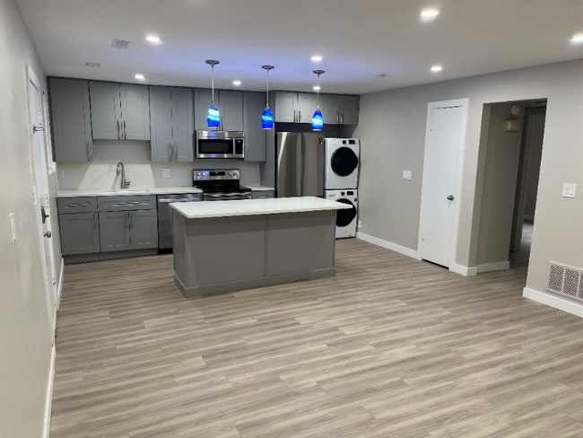 Building Photo - 4371 S Fairbourne Ave