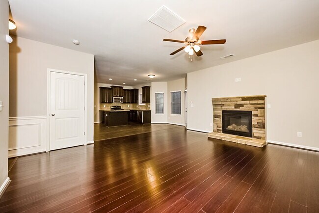 Photo - 559 Dahlia Dr