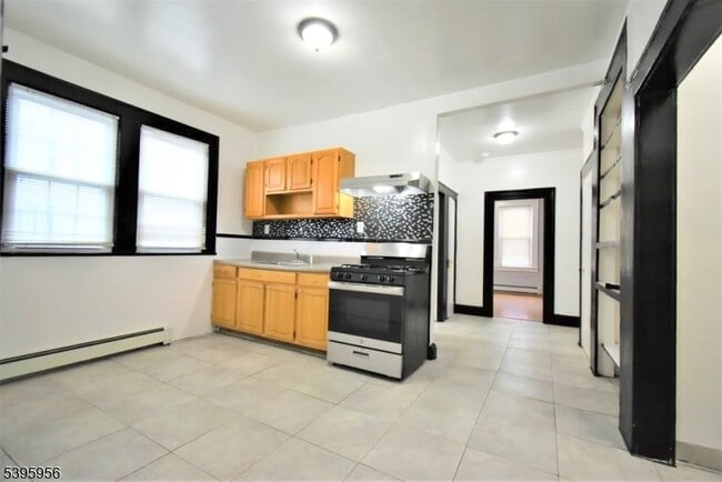 Photo - 352 Wainwright St