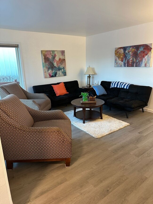 Photo - 521 N St Unidad A