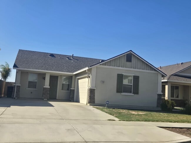 3 Br 2 Bath Available 12/1 - 3 Br 2 Bath Available 12/1