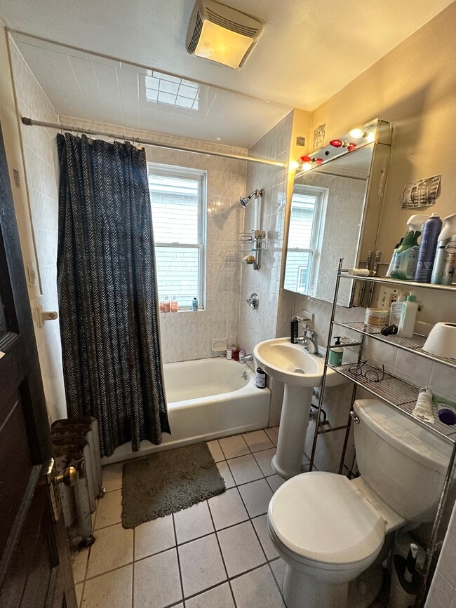 Photo - 142 W Adams St Unit 1