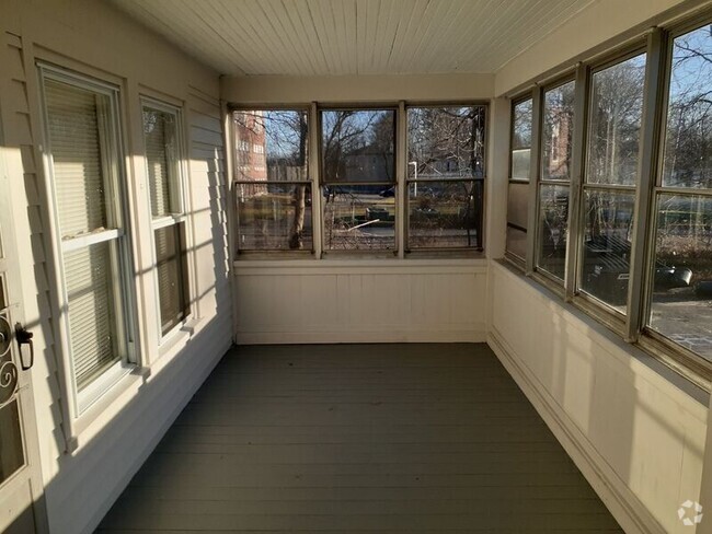 Building Photo - 110 Silver St Unit 3 Rental