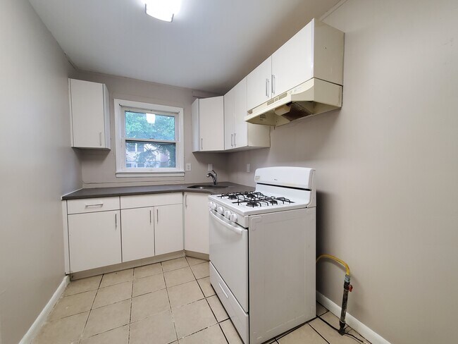 216 Fairmount Ave 2 - 218 Fairmount Ave Unidad 2