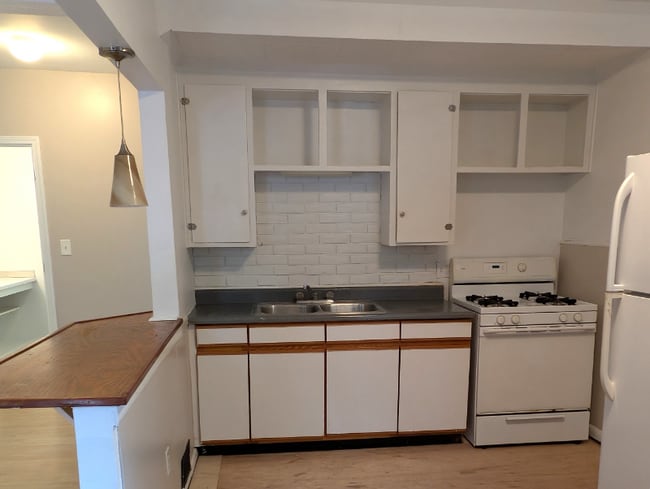 Building Photo - 22 St John St Rental