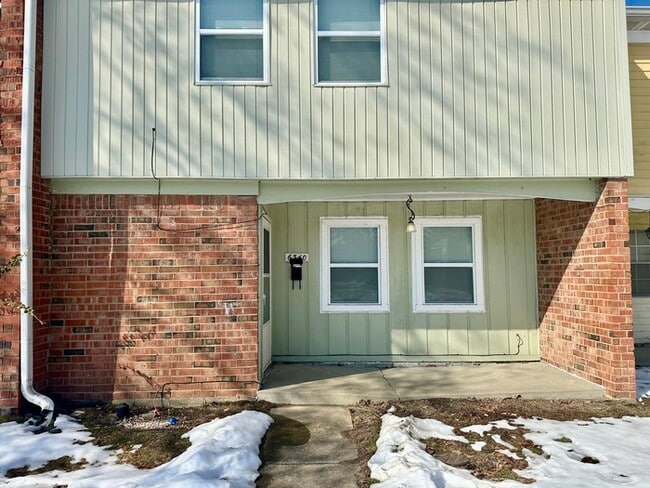 Building Photo - 6340 Commons Dr