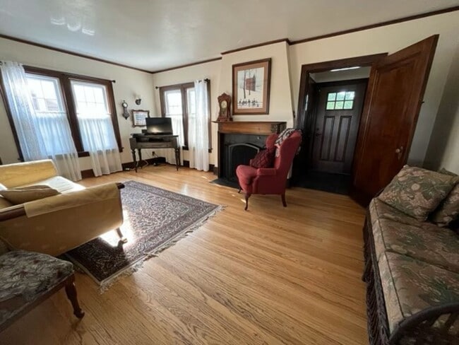 Photo - Aksarben Tudor For Rent