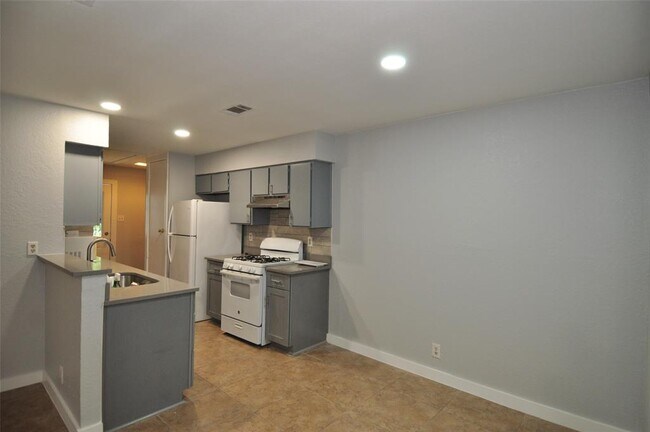 Photo - 12520 Esplanade St
