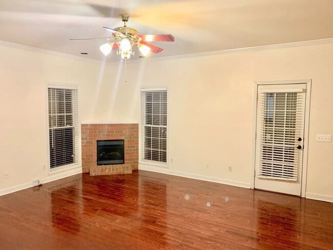 Charming 2-Bedroom, 2.5-Bath Home on Ed Temple Blvd – Convenient Nashville Living!