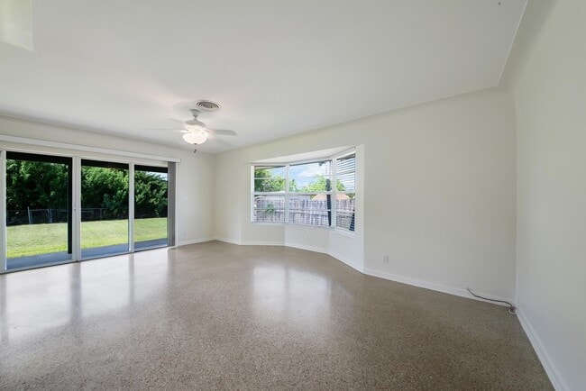 Photo - 2022 Collier Ave