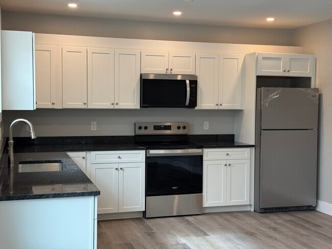 Building Photo - 251 Sladen St Unit 207