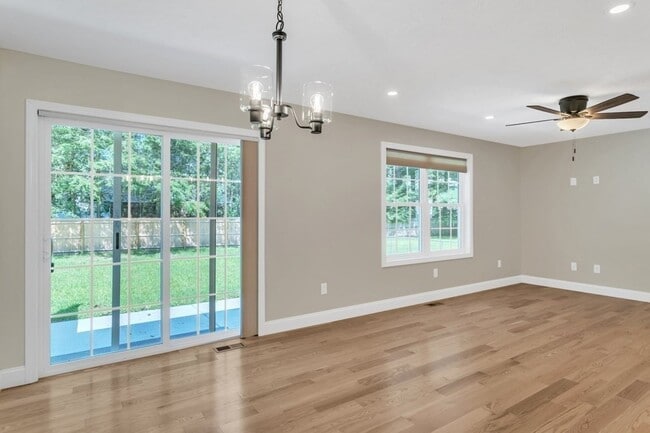 Photo - 96-98 Royal Ln