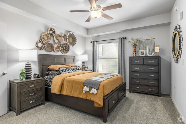 2BR, 2BA - 1050SF - Primary Bedroom