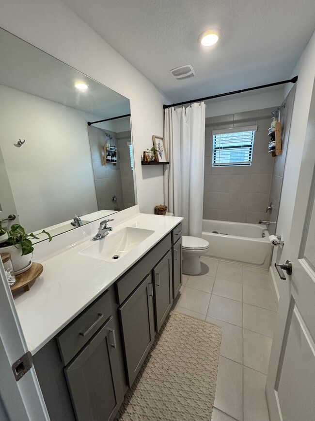 Photo - 1011 White Oak Ter