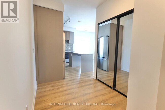 Photo - 20 Lagerfeld Dr