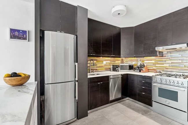 333 E 34th St Unidad 9A