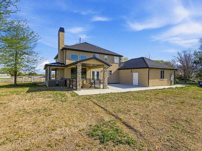 Building Photo - RES_O VAN DER WATT_14512 Unit BASEMENT