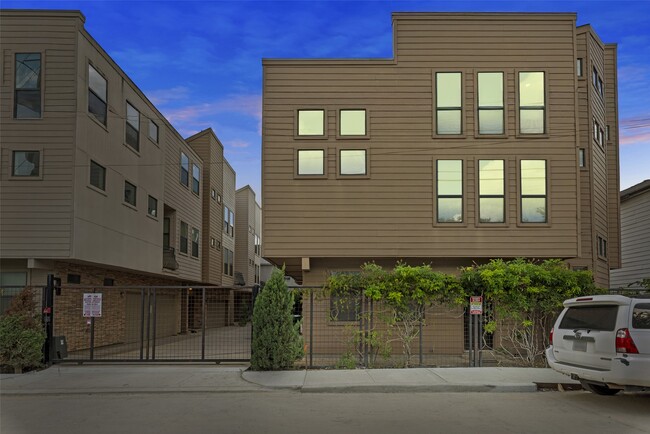 Photo - 1420 Wilson St