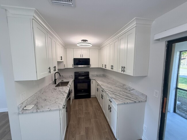 Photo - 440 Glenwood Dr