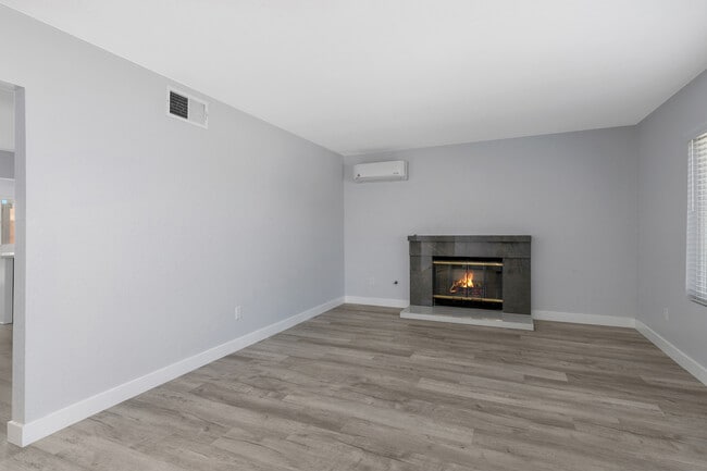 Photo - 9994 Parkdale Ave