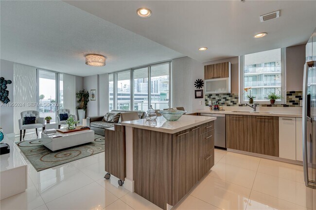 6700 Indian Creek Dr Unit 402