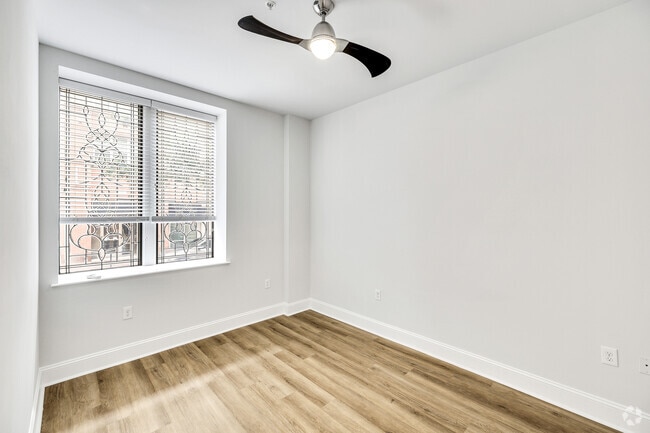 1BR, 1BA - 670SF - The Alexander - Bedroom