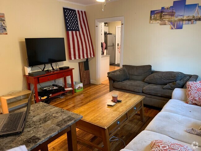 Building Photo - 41 Cross St Unit 2 Rental
