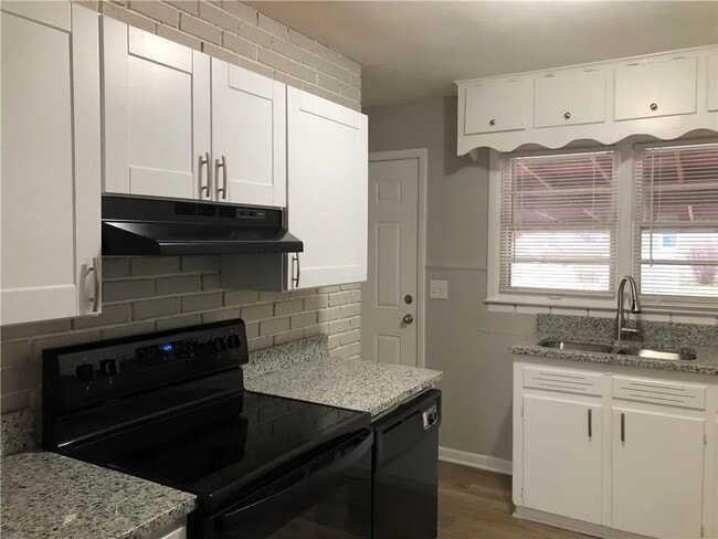 Photo - 9811 E 29 St S