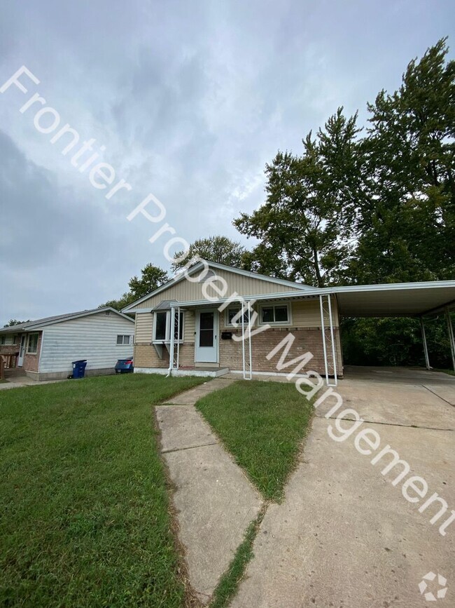 Building Photo - Spacious 3 bedroom home!