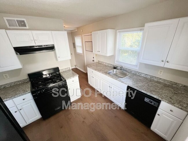 Photo - 9512 Charlotte St