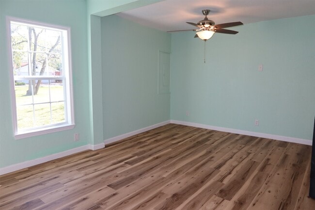 Photo - 5122 Avenue L