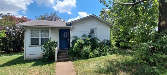 Building Photo - 201 W Anderson Ave Rental