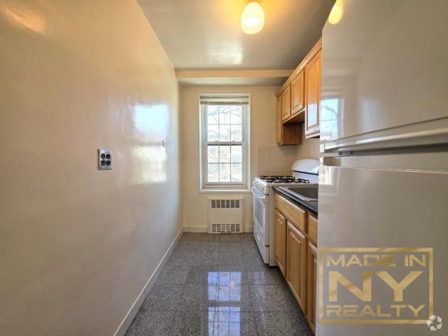 Building Photo - 1 bedroom in Briarwood NY 11435 Unit 204 Rental