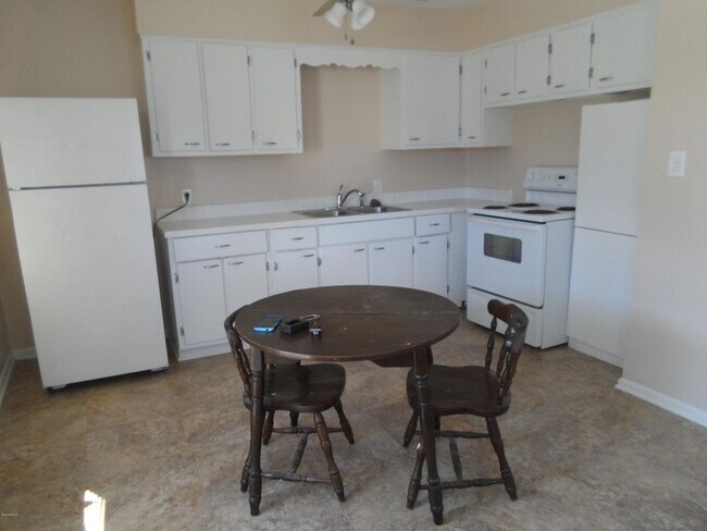 Photo - 145 E Alachua Ln