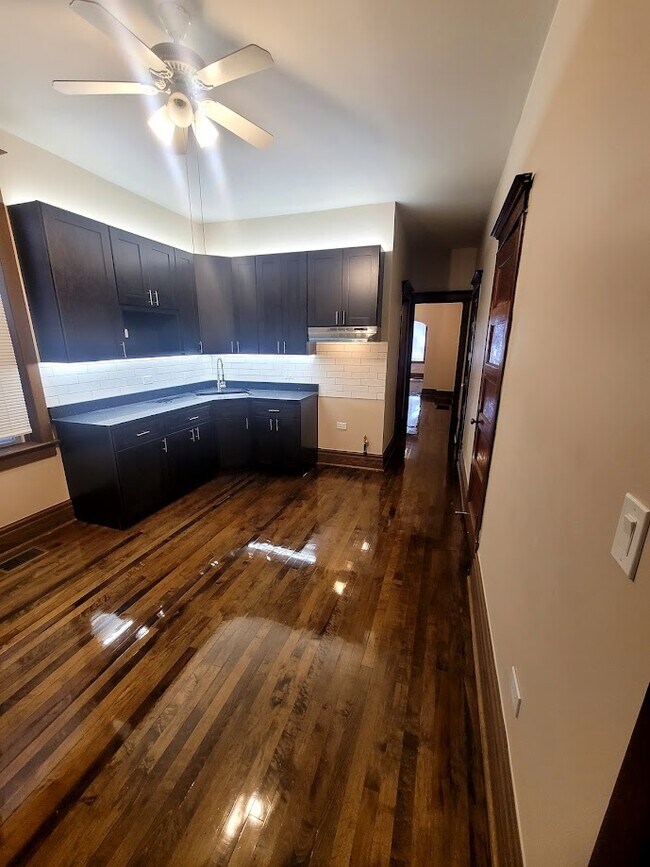 Photo - 8313 S Brandon Ave Unidad #1