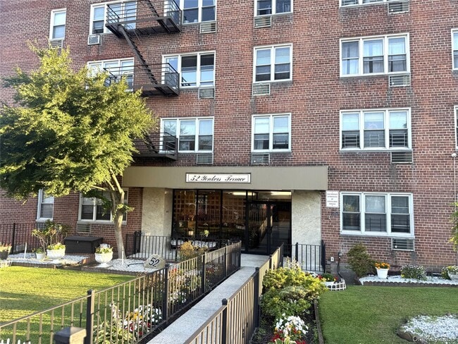 Building Photo - 52 Yonkers Terrace Unit 6H