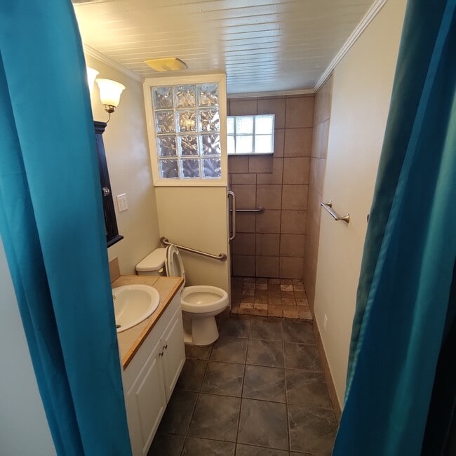 Bathroom - 610 Mills Ave Unit 610 B