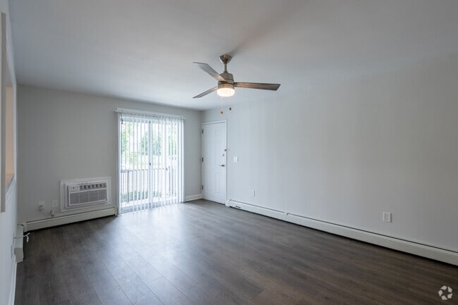 1BR 1BA - 725SF
