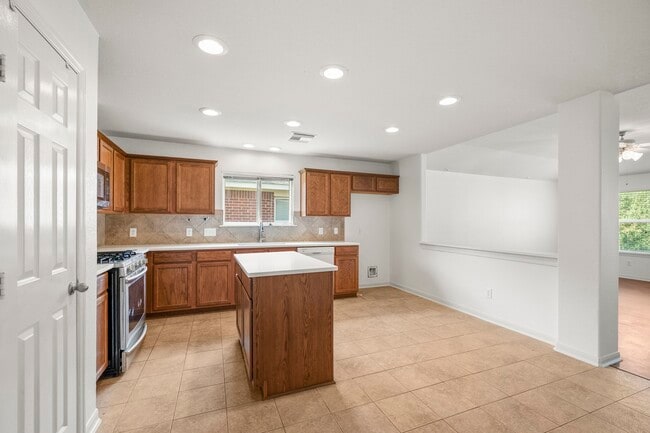 Photo - 3211 Falcon Trail Dr