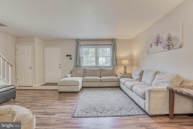 Photo - 9909 Maidbrook Rd