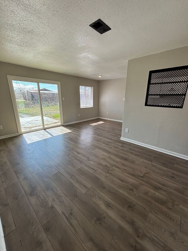 Photo - 1800 Fairlane-Move In Ready!