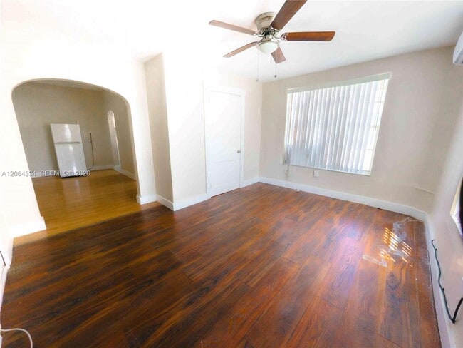 Building Photo - 428 SW 9th St Unit 12