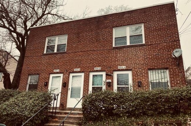 Photo - 5812 Eads St NE