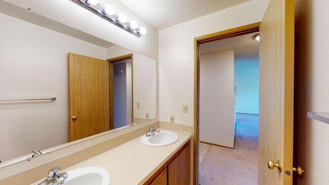 Lakeview Court Apartments