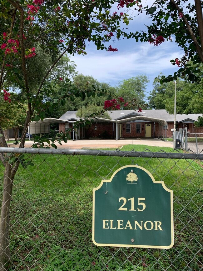 Photo - 215 Eleanor Ave