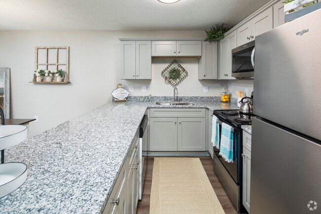 2BR, 2BA - 975SF