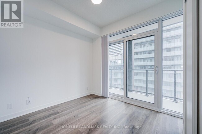 Photo - 180 Front St E Unit 1910