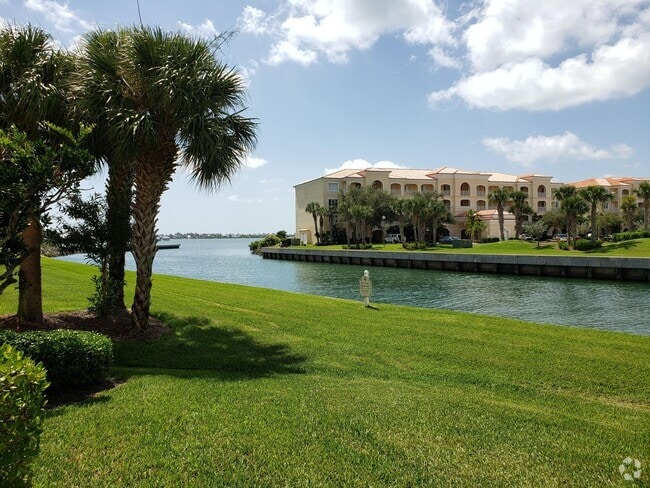 Building Photo - 6 Harbour Isle Dr E Unit 104 Rental
