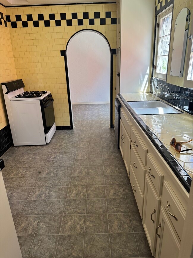 7940 Blackburn Ave Unit 7940