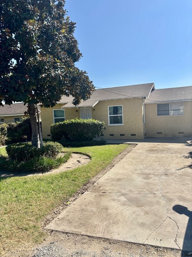 Photo - 5465 W Phillips St